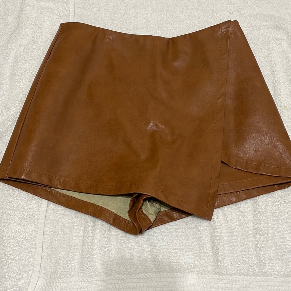 NWT. Pleather skort. Size M.